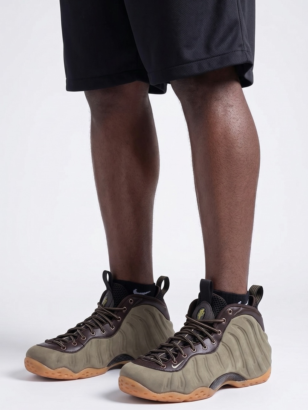 #43 Nike Air Foamposite One Olive, Size 9.